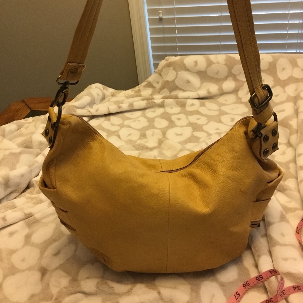 Avorio Tan Pebbled Leather Hobo Handbag